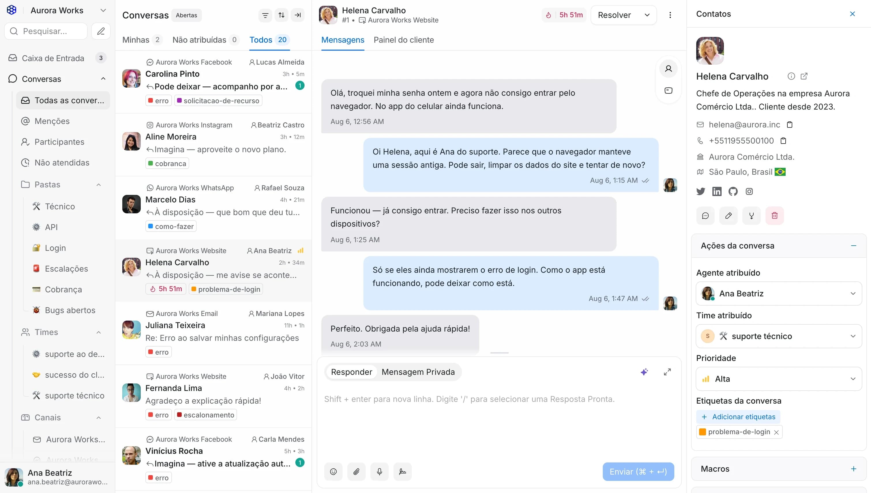 Painel do SkyInbox: conversas de WhatsApp, Instagram, Facebook, e-mail e chat do site numa fila única, com times, etiquetas e o contexto do contato à direita.